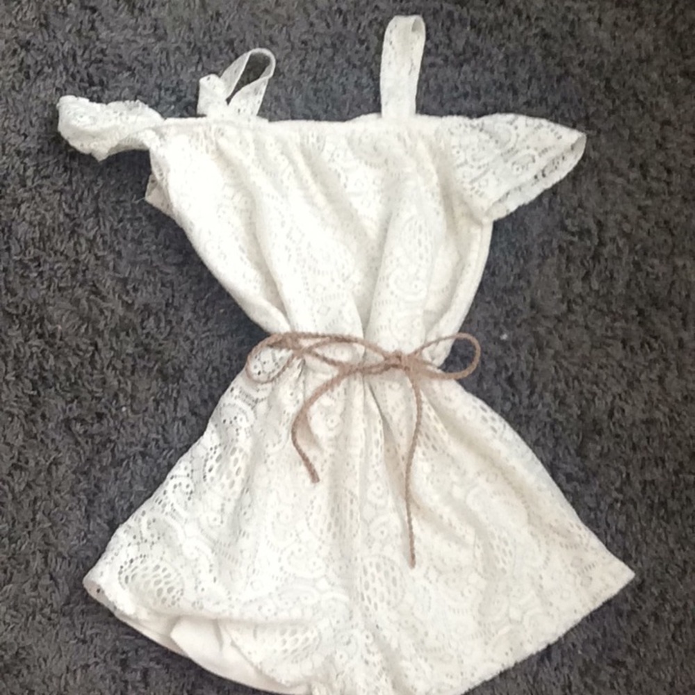 White romper/jumper, large in kids